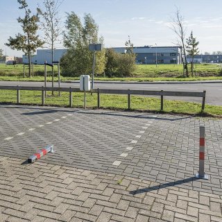 Poteau de parking avec serrure